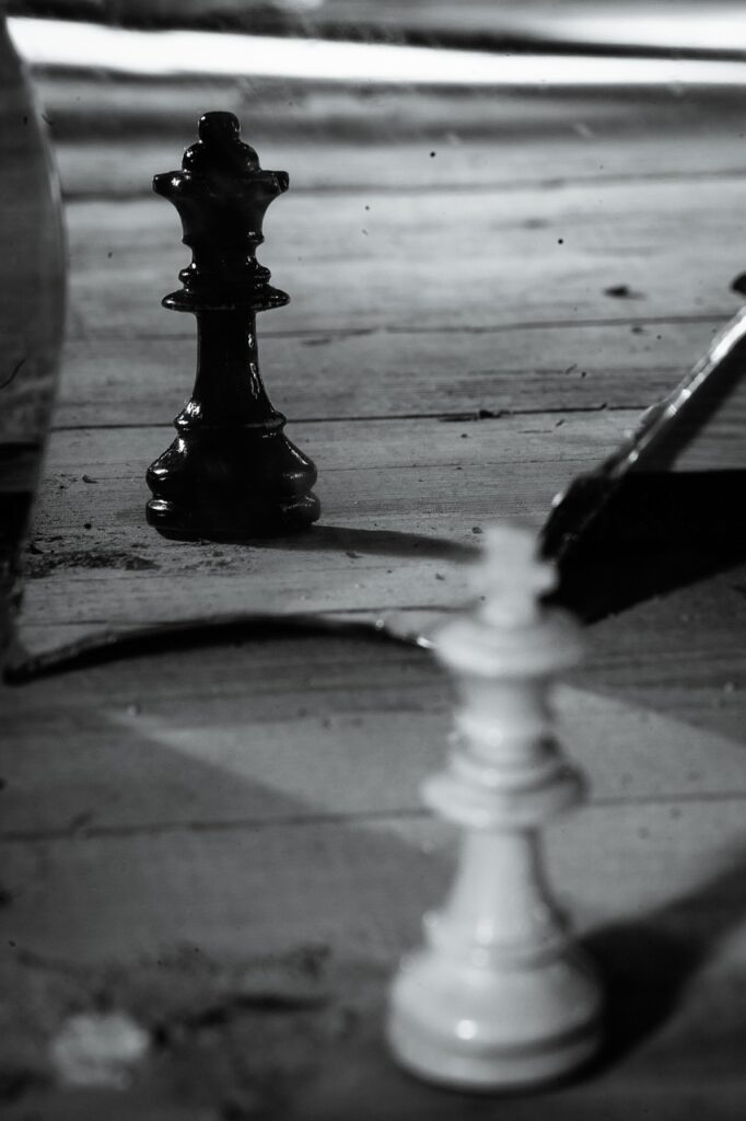 chess, figure, chess board, chess pieces, game board, to play, lady, chess piece, characters, strategy, white, black, checkmate, glass, mirrors, mirror image, think, perspective, broken, compared to